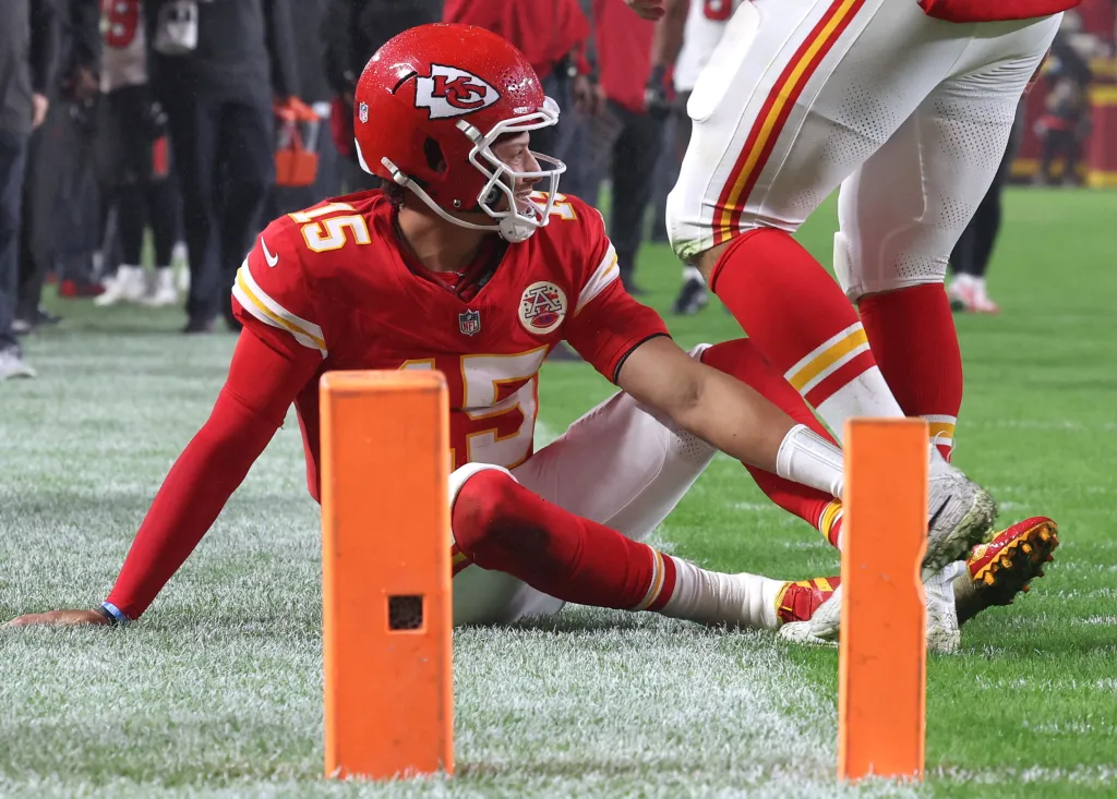 Patrick Mahomes Sets NFL Touchdown Record Before 30 Despite Late-Game Ankle Injury