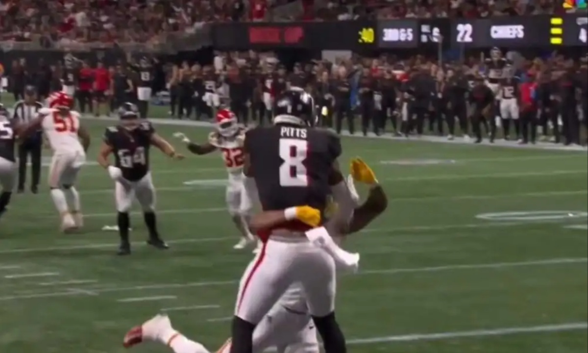 Referee's Controversial Non-Call on Pass Interference Fuels Debate in Chiefs’ Narrow Win Over Falcons