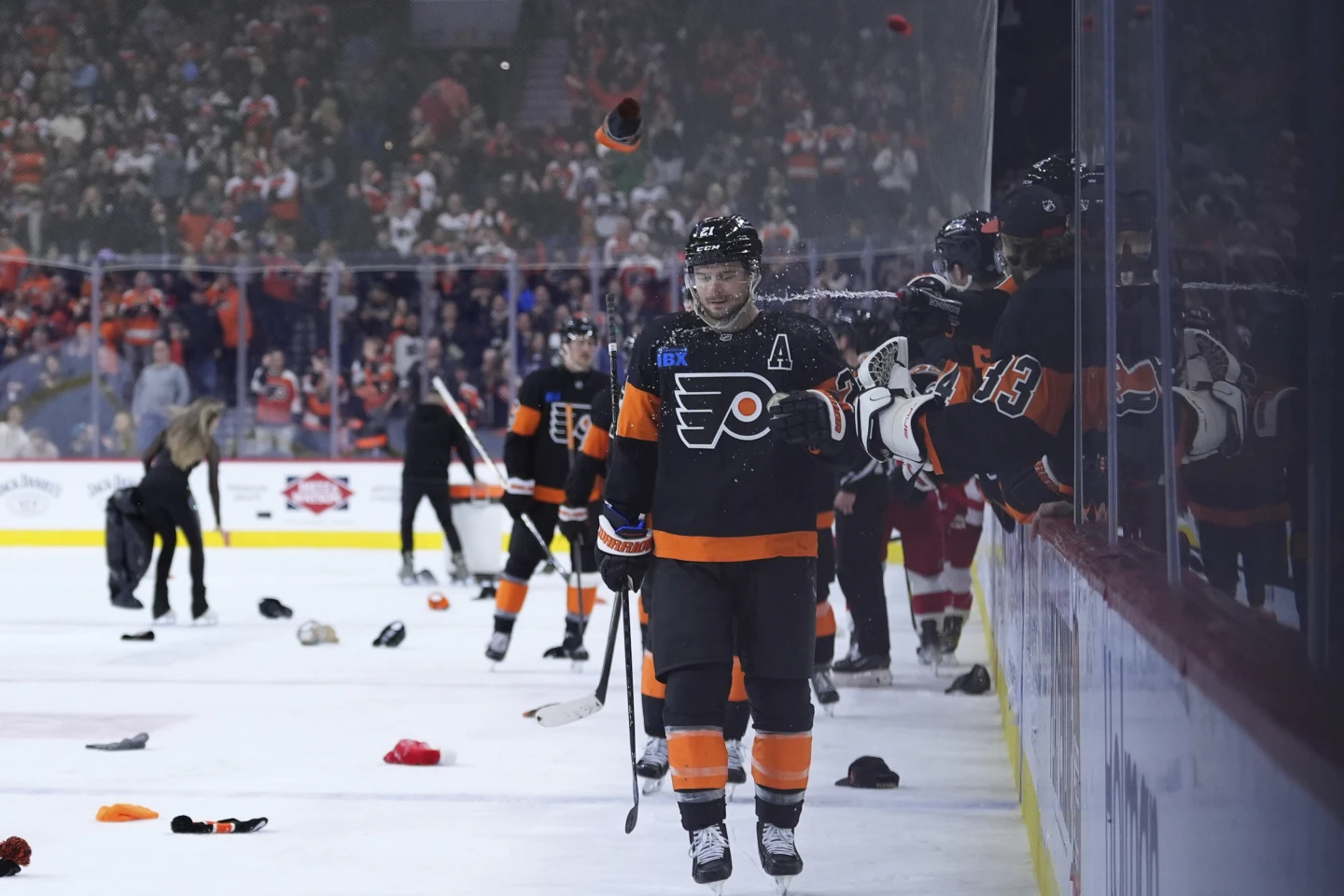 Scott Laughton Leads Flyers to 4-1 Victory Over Red Wings with Historic Four-Goal Performance