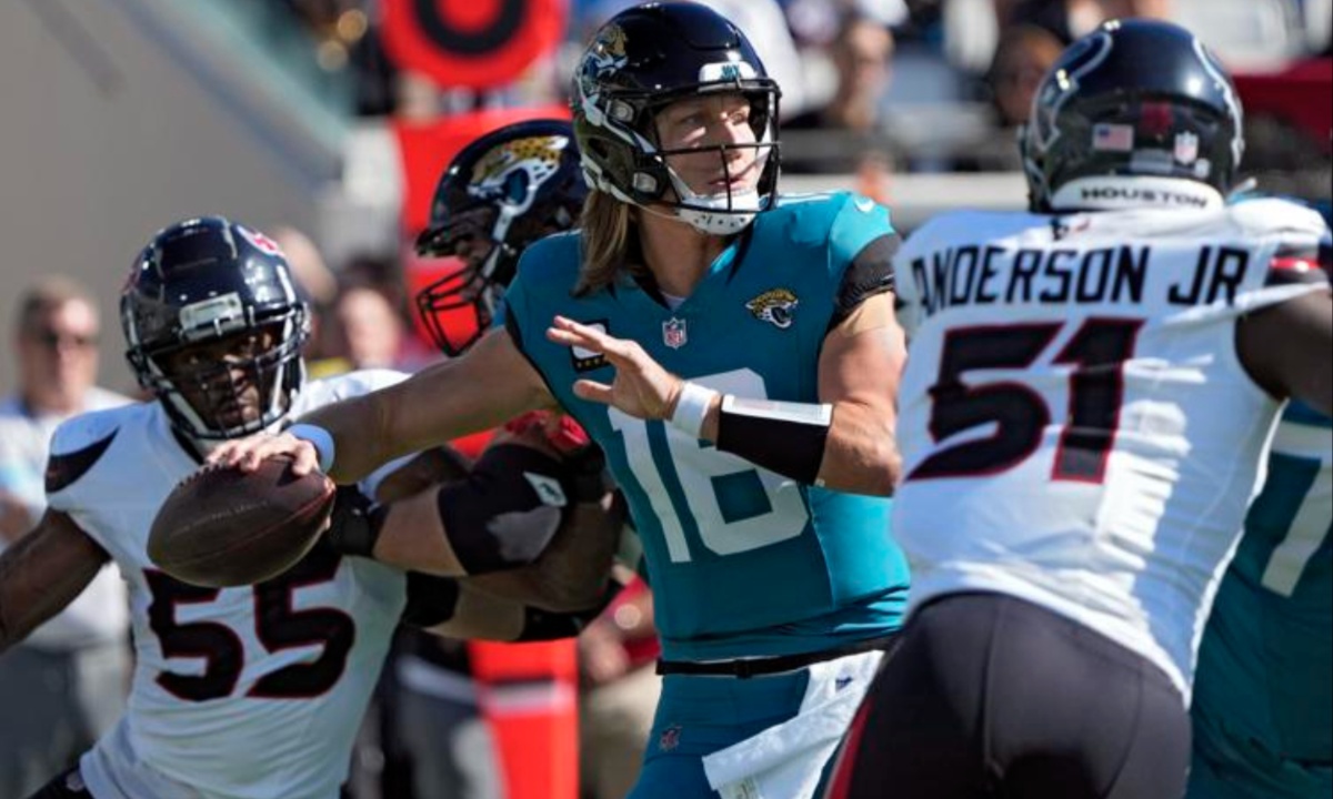 Trevor Lawrence Suffers Concussion After Controversial Hit as Jaguars Fall to Texans