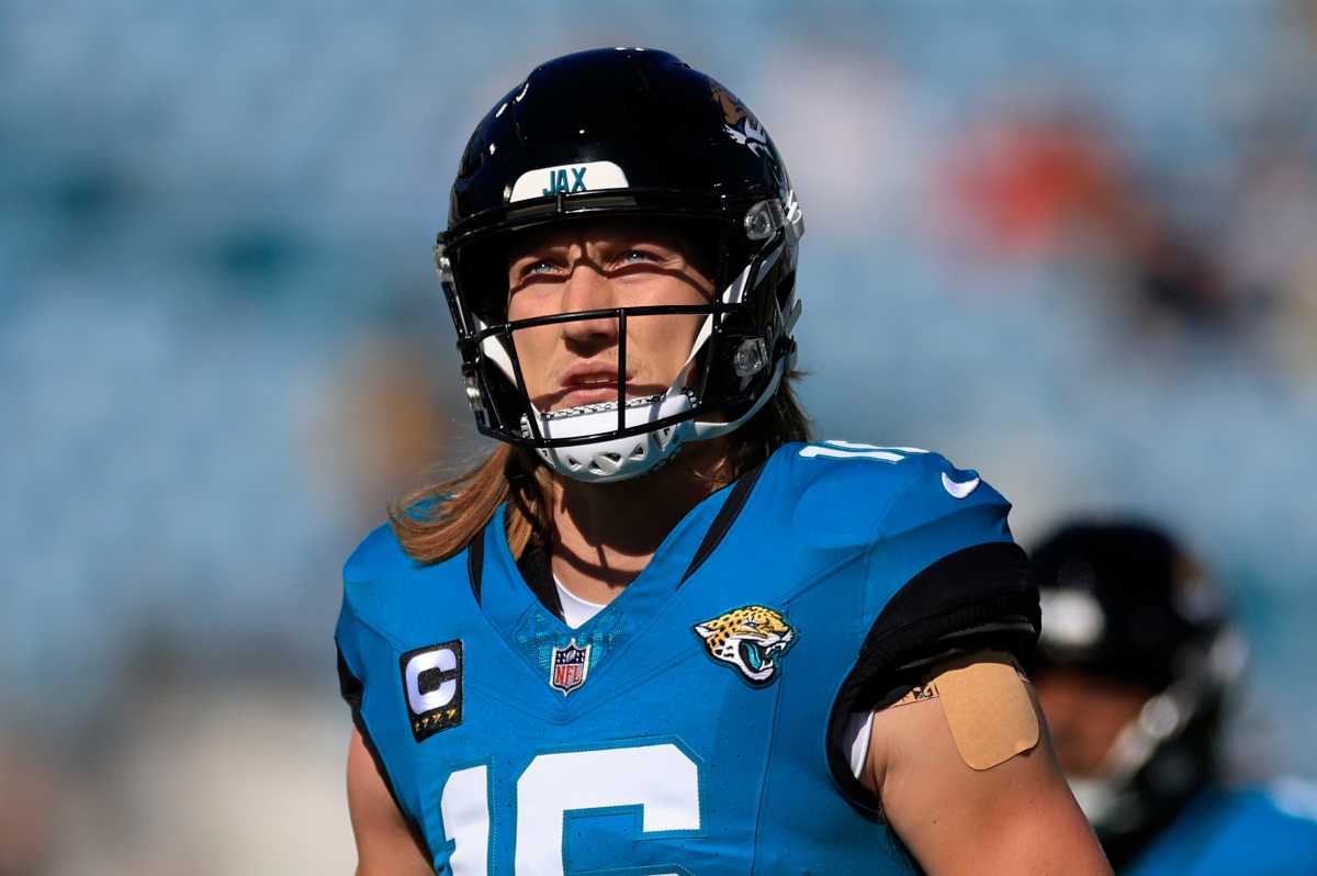 Trevor Lawrence Suffers Concussion After Controversial Hit as Jaguars Fall to Texans