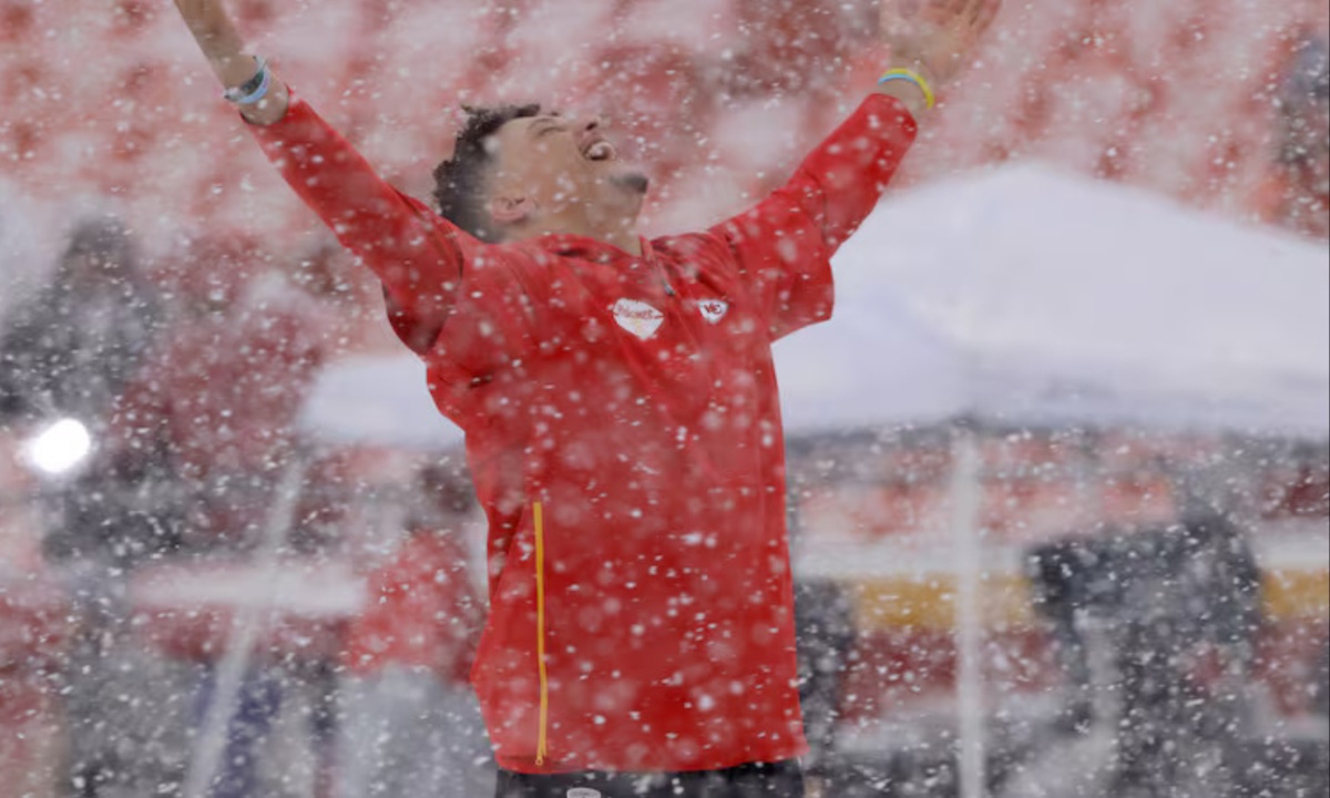 Chiefs Overcome Ice Storm Delays to Reach Denver for Finale Against Broncos