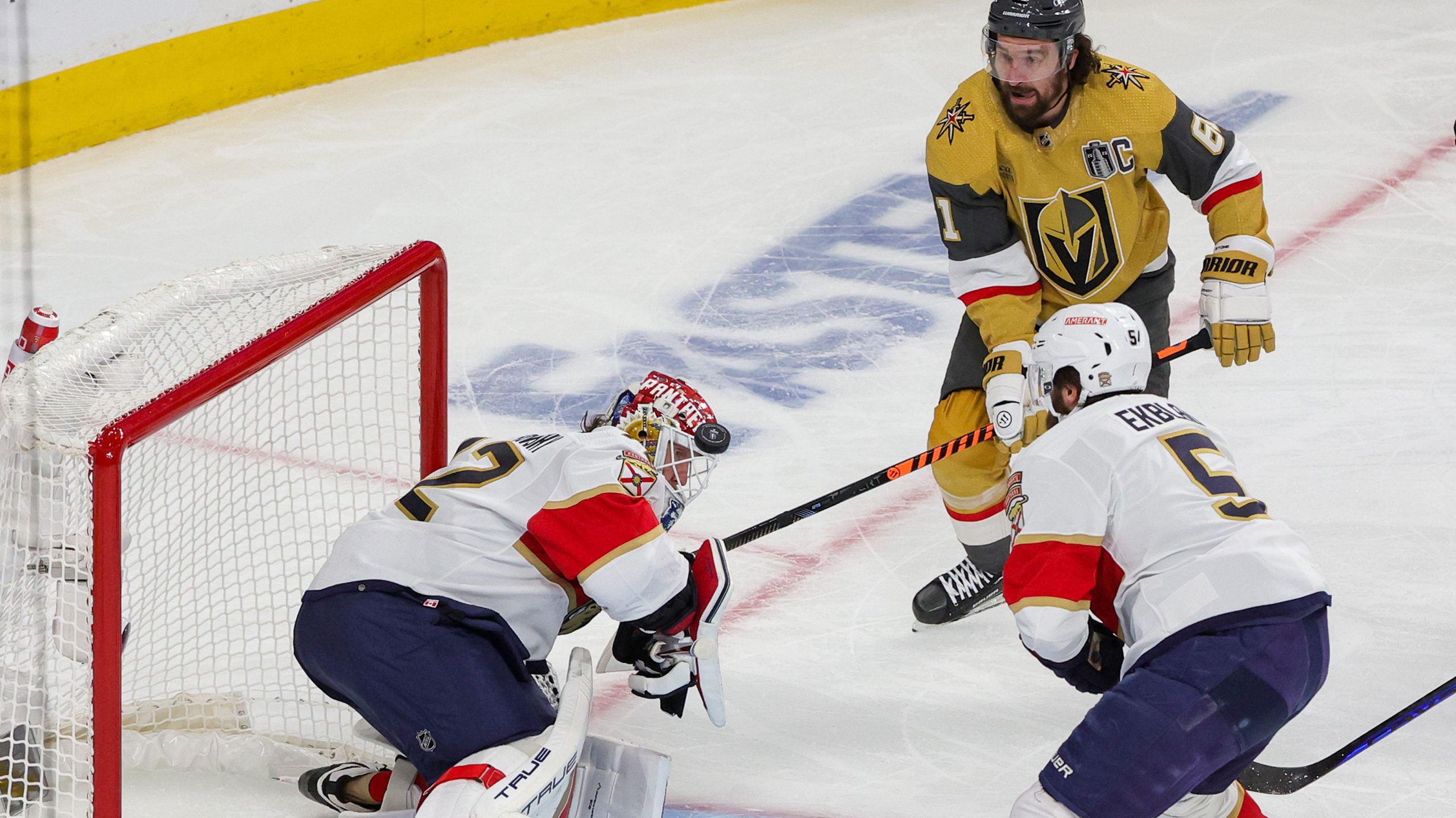 Golden Knights Dominate Panthers with Strong Offense and Hill’s Stellar Goaltending