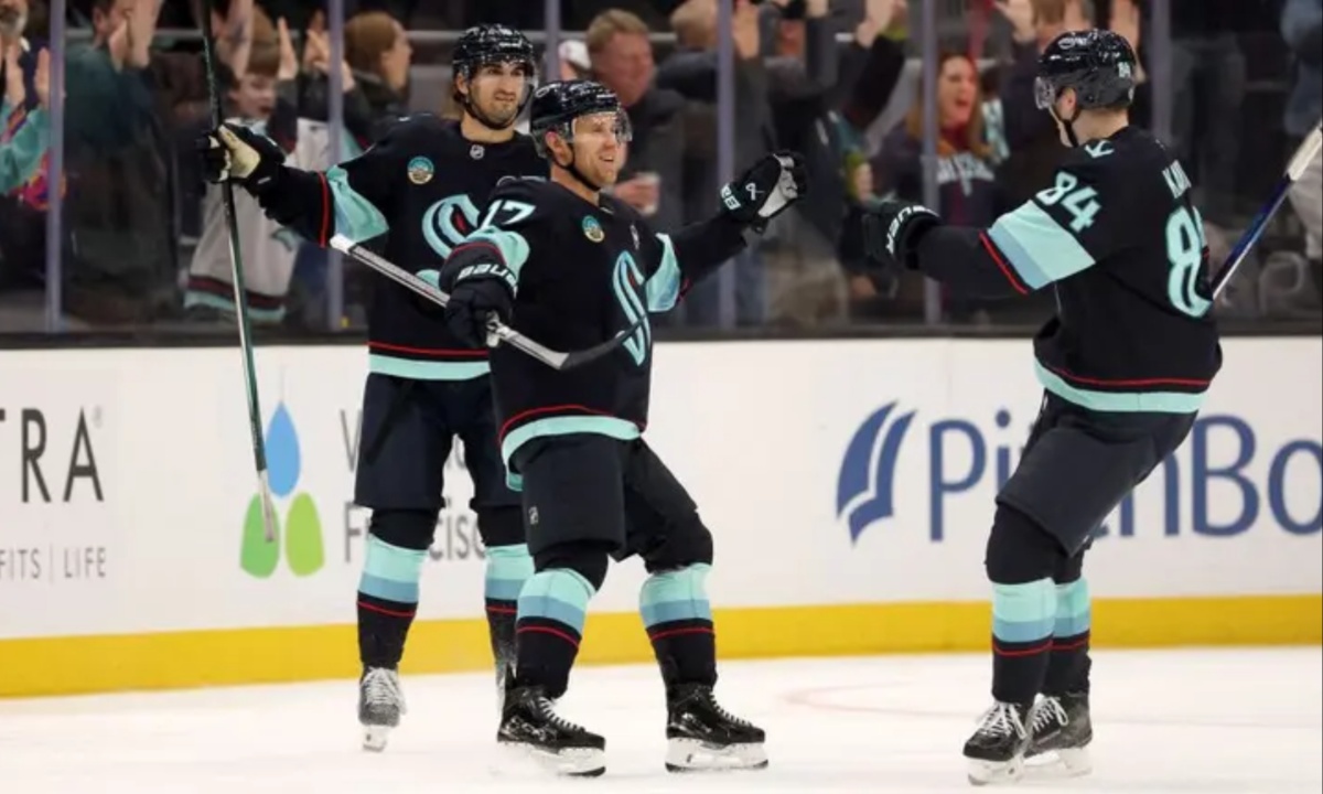 Jaden Schwartz Shines in Seattle Kraken’s 5-2 Win Over Utah Hockey Club, Ending Losing Streak