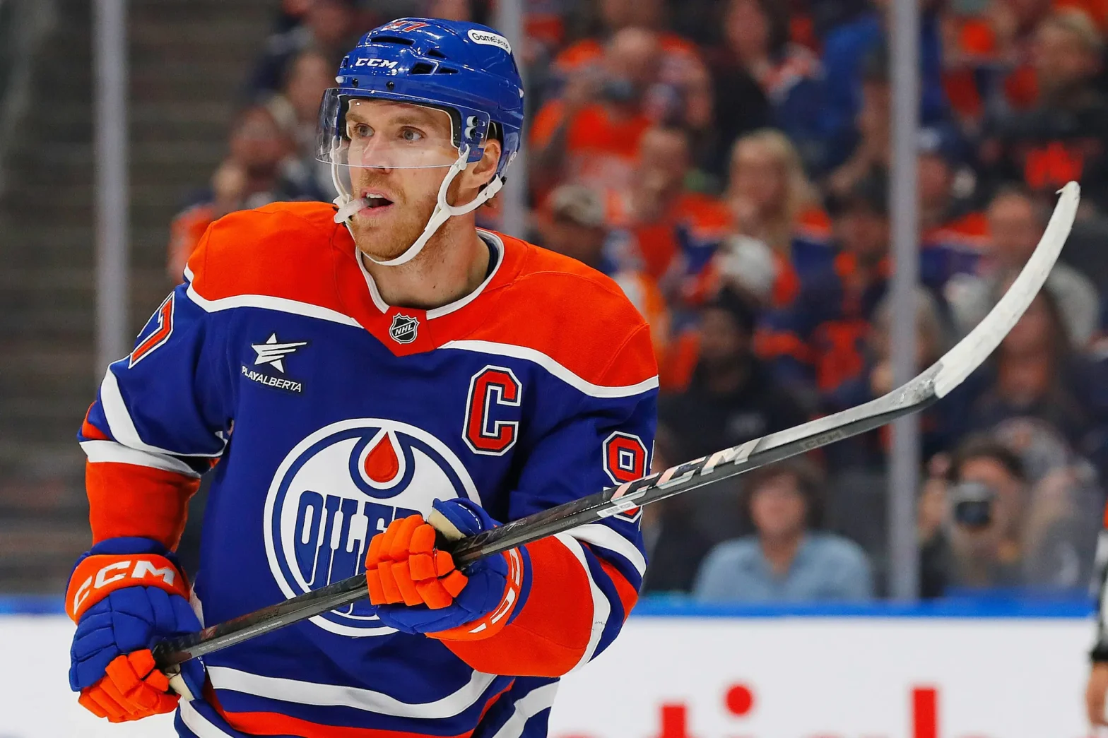 McDavid Surpasses Kurri to Become Oilers' Second All-Time Points Leader in Win Over Wild