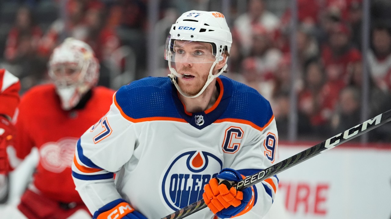 McDavid Surpasses Kurri to Become Oilers' Second All-Time Points Leader in Win Over Wild