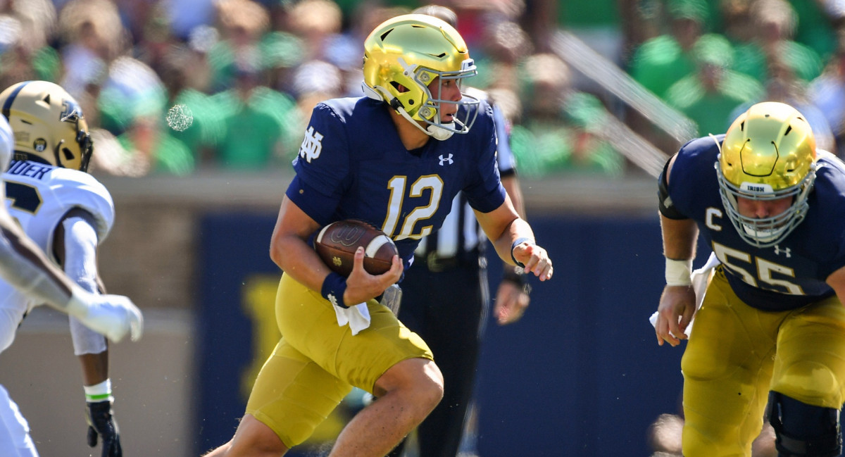 Notre Dame Thrives in College Football Independence Amid Conference Realignment and Revenue-Sharing Trends