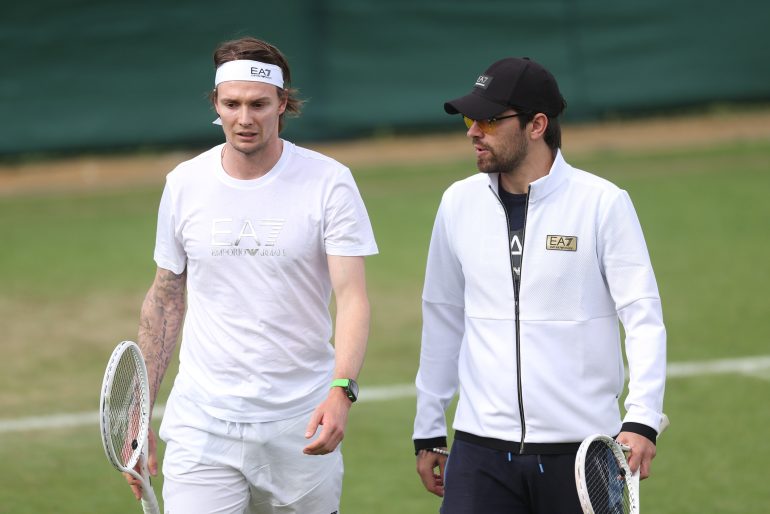 On-Court Coaching Sparks Debate Over Strategy and Individuality in Modern Tennis