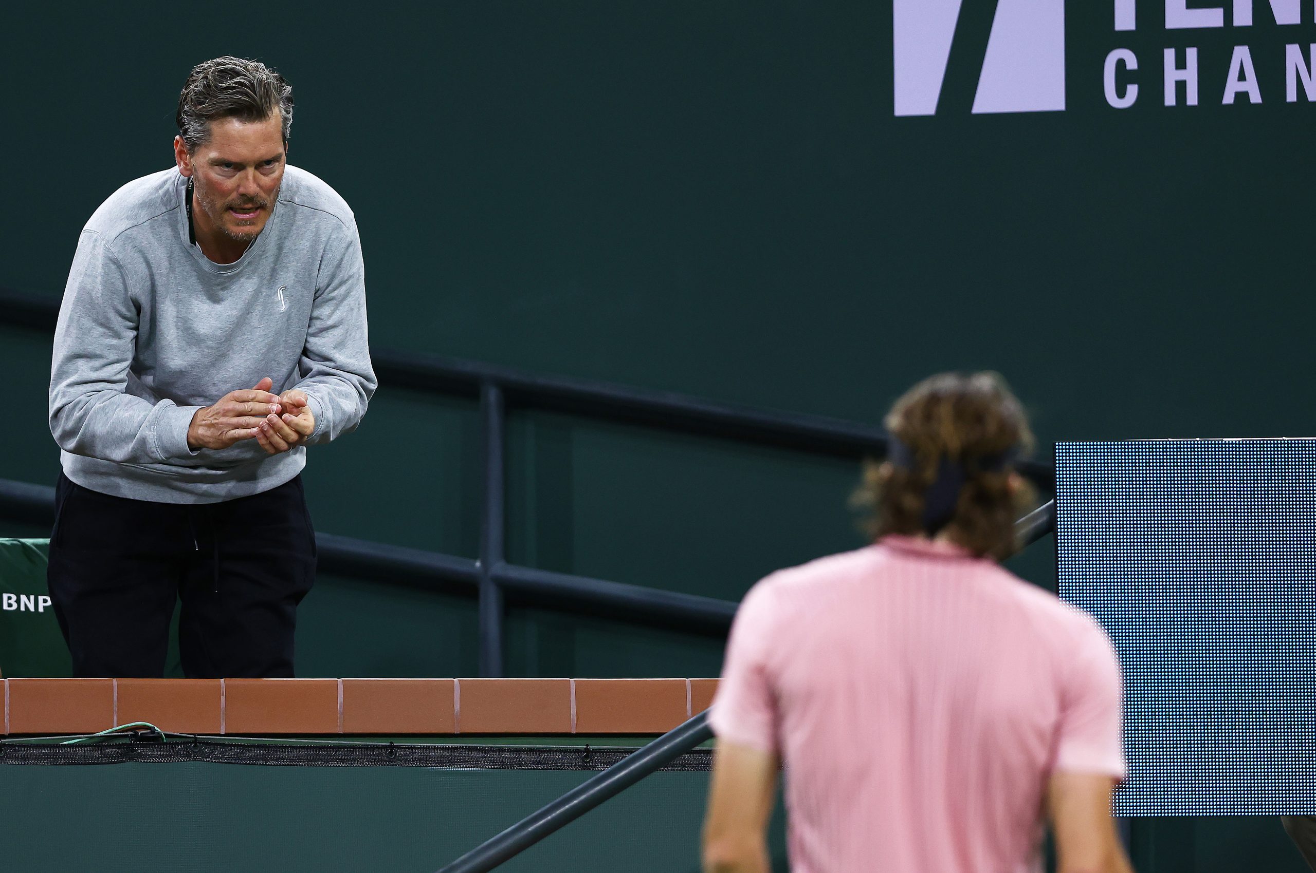 On-Court Coaching Sparks Debate Over Strategy and Individuality in Modern Tennis