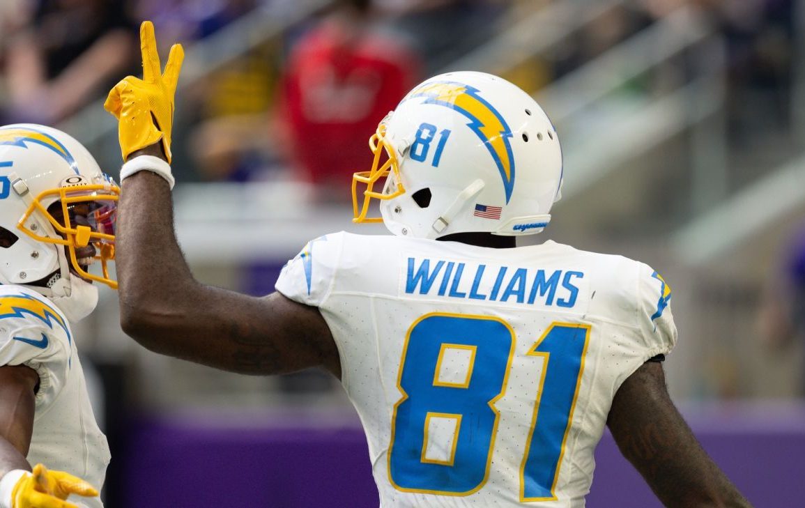 WR Williams returning to Chargers on 1-year deal