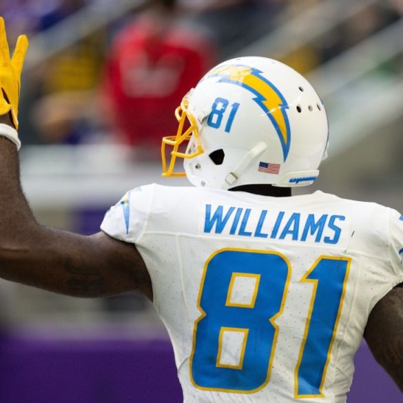 WR Williams returning to Chargers on 1-year deal