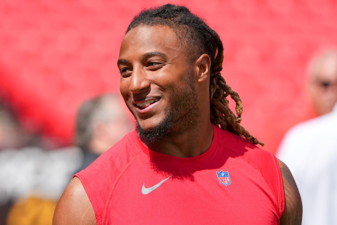 Saints agree to three-year deal with two-time Super Bowl champion