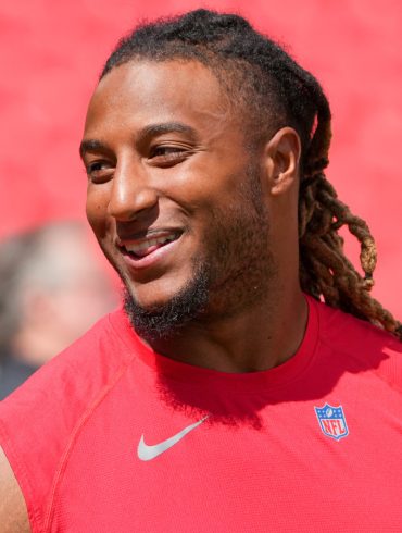 Saints agree to three-year deal with two-time Super Bowl champion