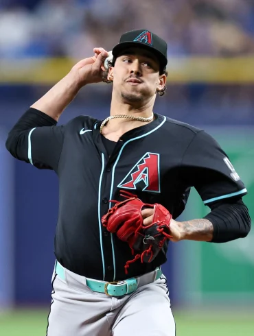 Justin Martínez
