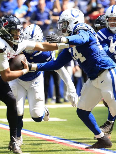 Lions Weigh Hutchinson’s Extension as Edge Rusher Market Hits Record Highs