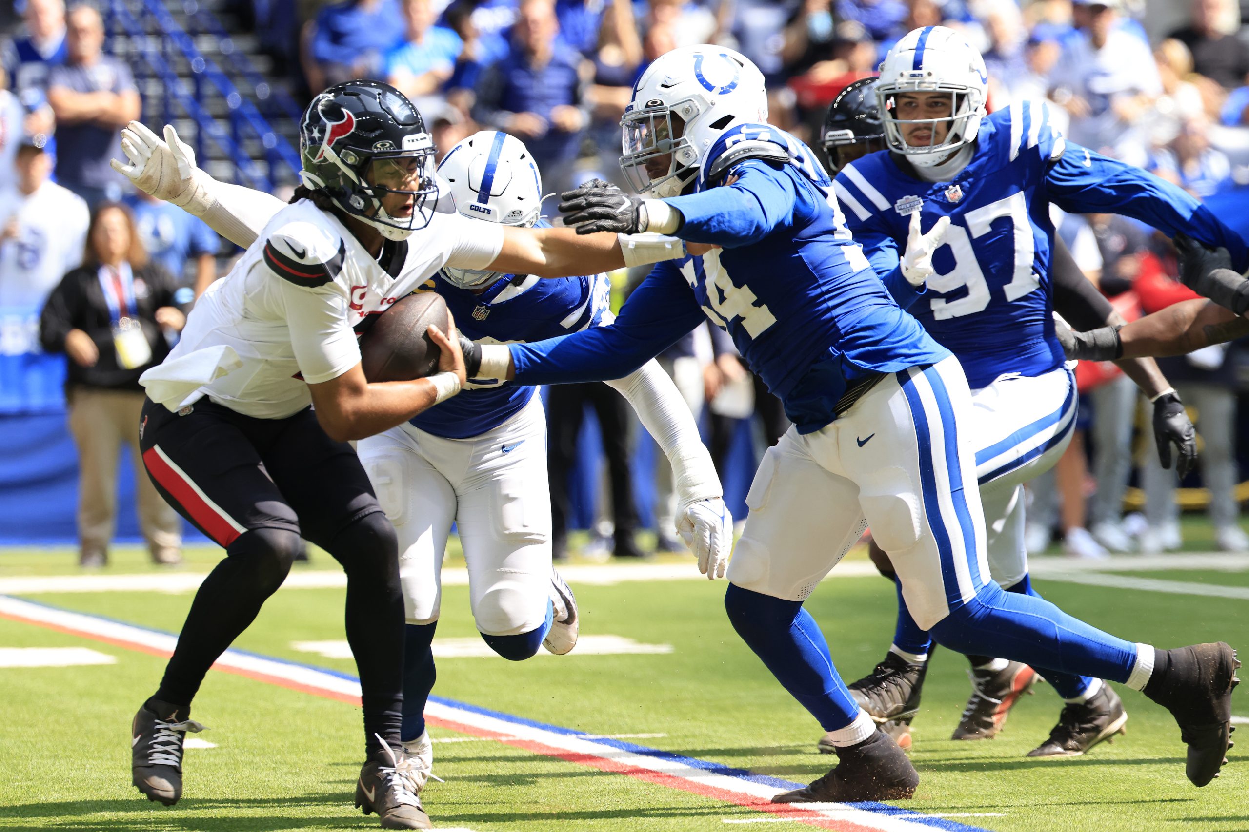 Lions Weigh Hutchinson’s Extension as Edge Rusher Market Hits Record Highs