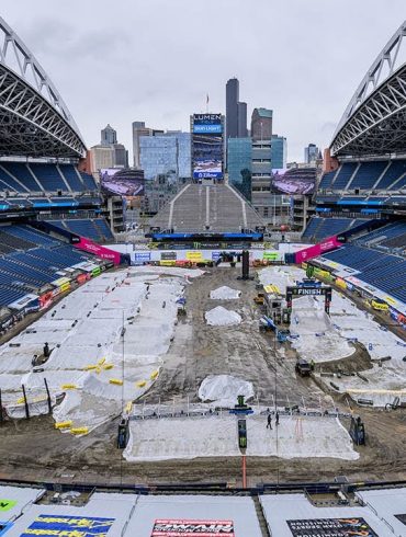 Seattle SX Adapts to Rainy Conditions With Track Modifications and Schedule Adjustments