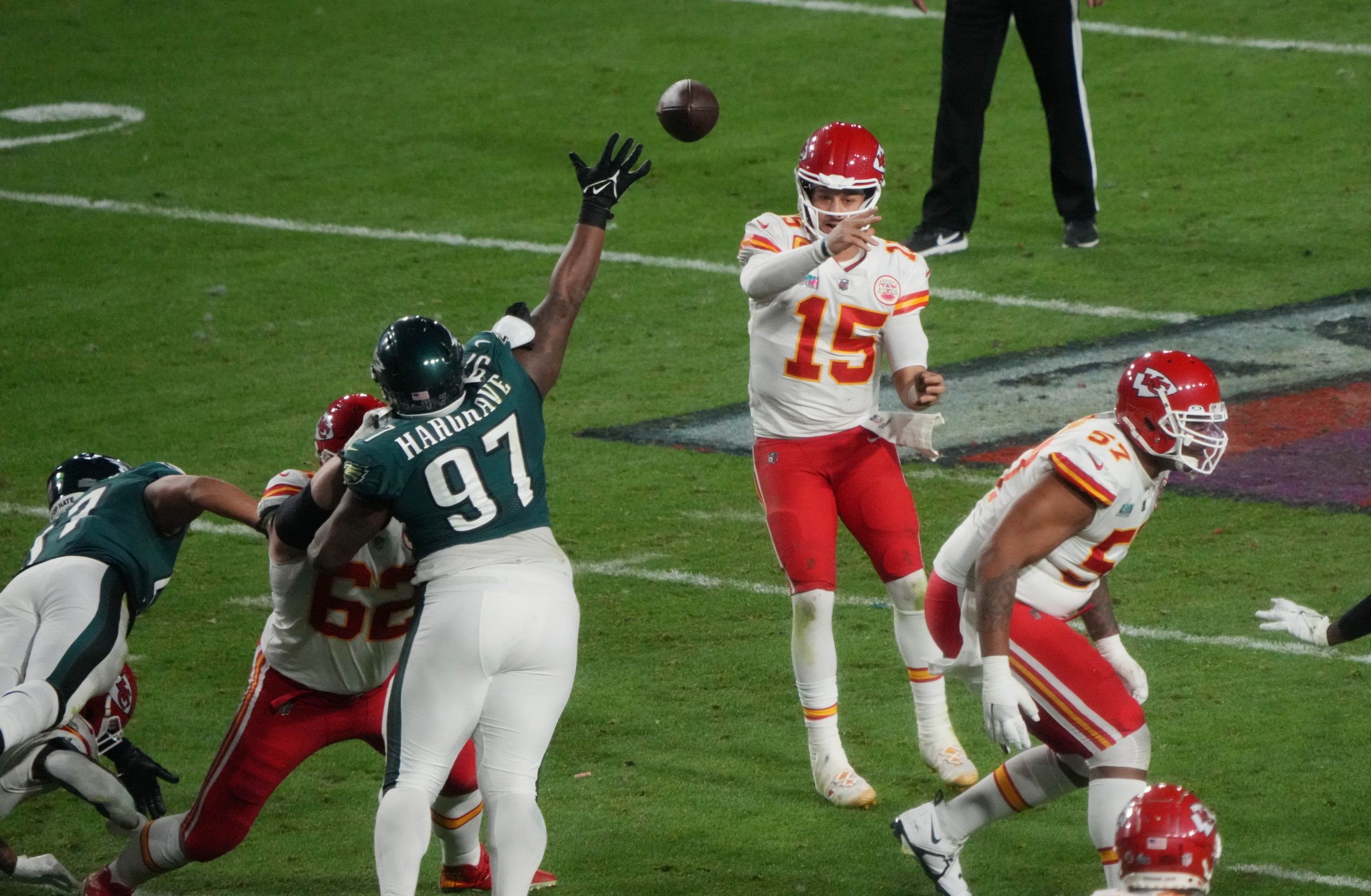 Vikings Strengthen Trenches With Key Signings to Bolster Offensive and Defensive Lines