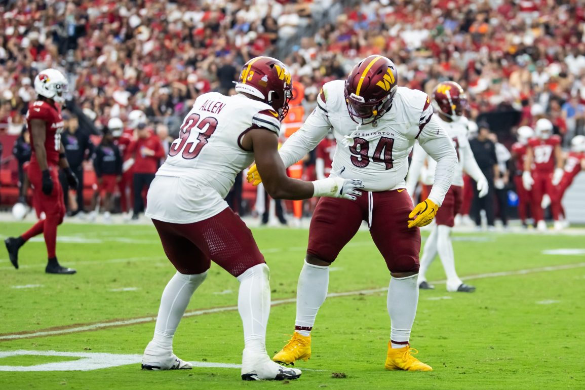Vikings Strengthen Trenches With Key Signings to Bolster Offensive and Defensive Lines