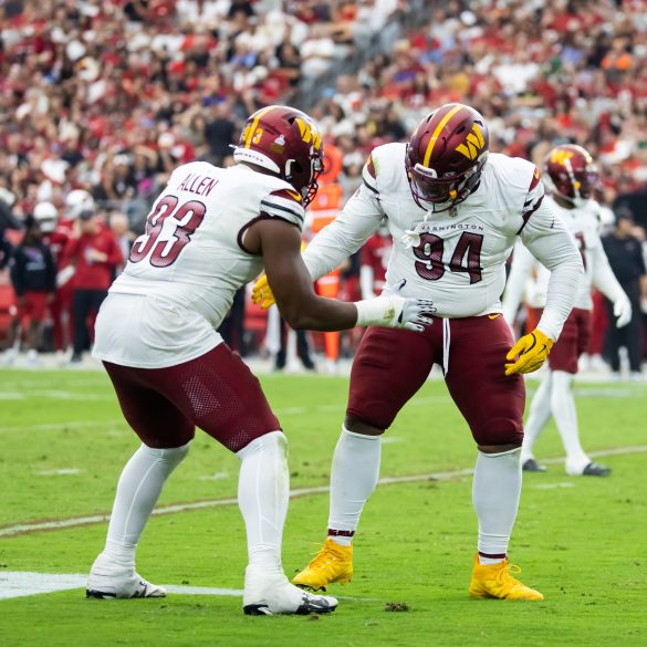 Vikings Strengthen Trenches With Key Signings to Bolster Offensive and Defensive Lines