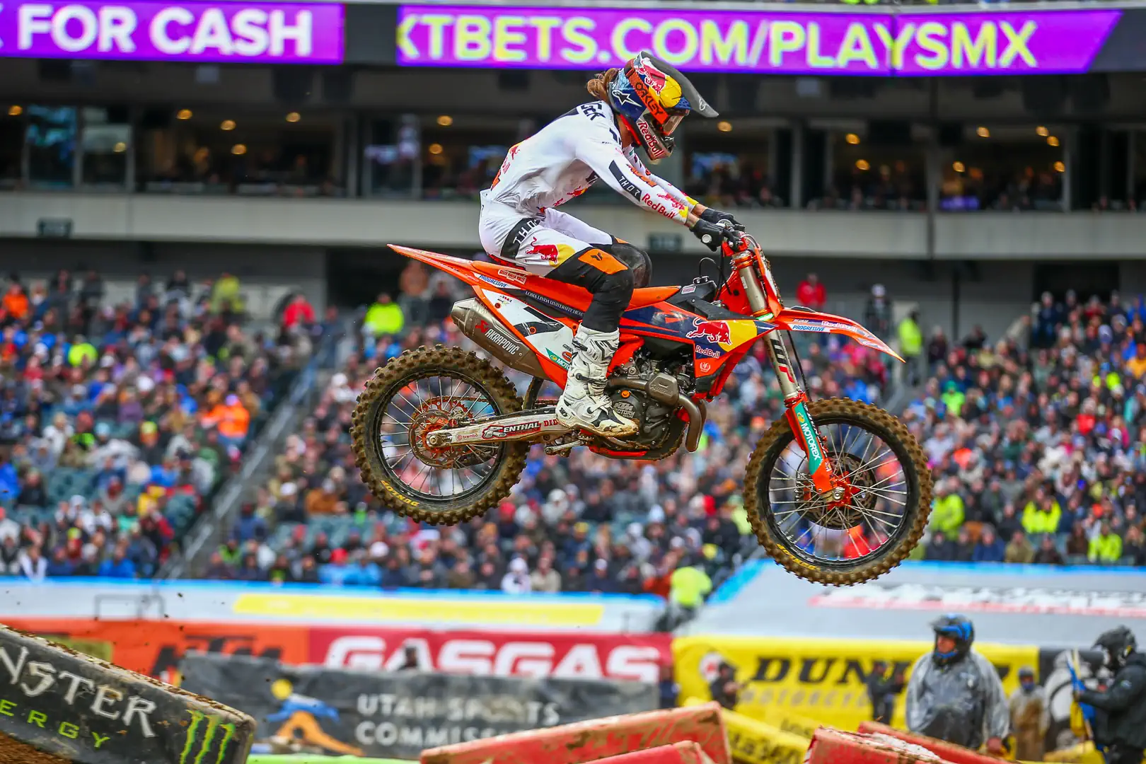 Daylight Supercross Hits MetLife as East Rutherford Hosts Early-Rising Round of 2025 Championship