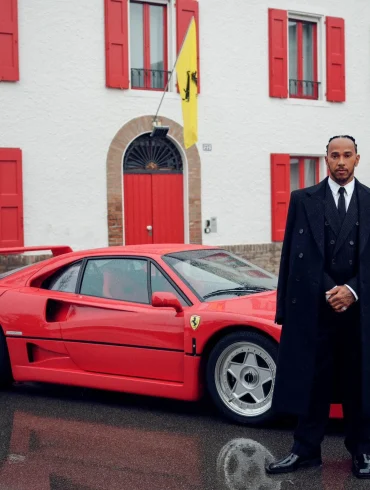 Lewis Hamilton’s Iconic Ferrari F40 Photo Marks a New Chapter and Symbolic Clash Over Tradition