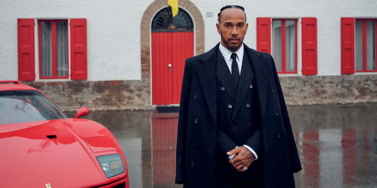 Lewis Hamilton’s Iconic Ferrari F40 Photo Marks a New Chapter and Symbolic Clash Over Tradition