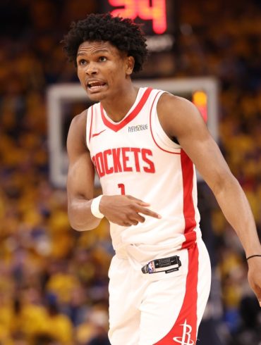 Amen Thompson Shines on Both Ends as Rockets Stun Warriors in Game 5, Forcing Pivotal Game 6