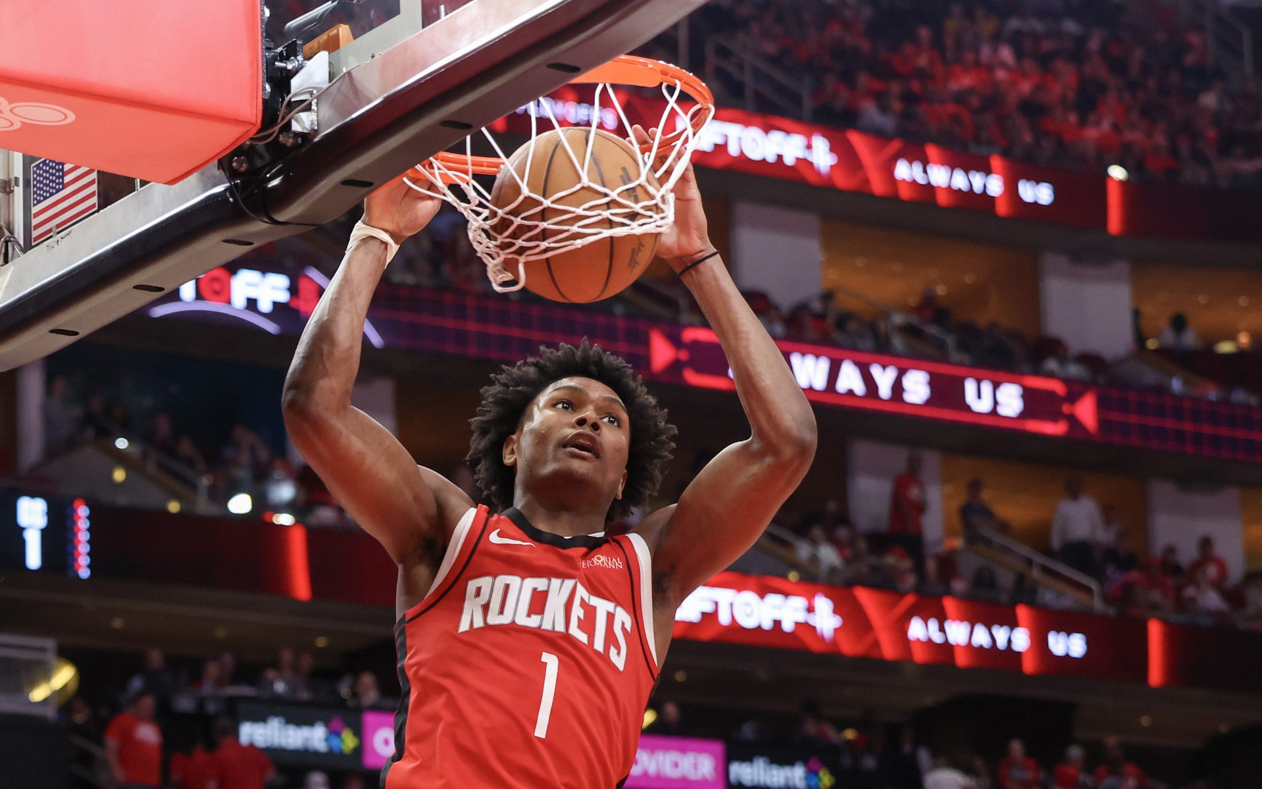 Amen Thompson Shines on Both Ends as Rockets Stun Warriors in Game 5, Forcing Pivotal Game 6