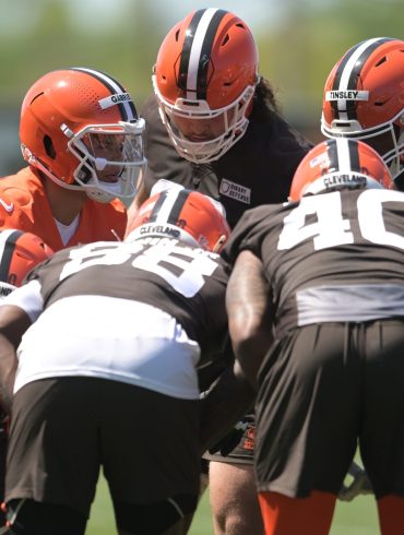 Browns Quarterback Battle Heats Up as Veterans Shine and Rookies Fight for Spotlight