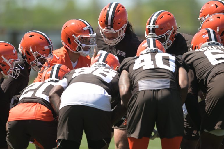 Browns Quarterback Battle Heats Up as Veterans Shine and Rookies Fight for Spotlight