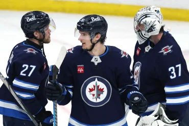Connor Hellebuyck Delivers Statement Shutout as Jets Blank Stars to Even Series at Home