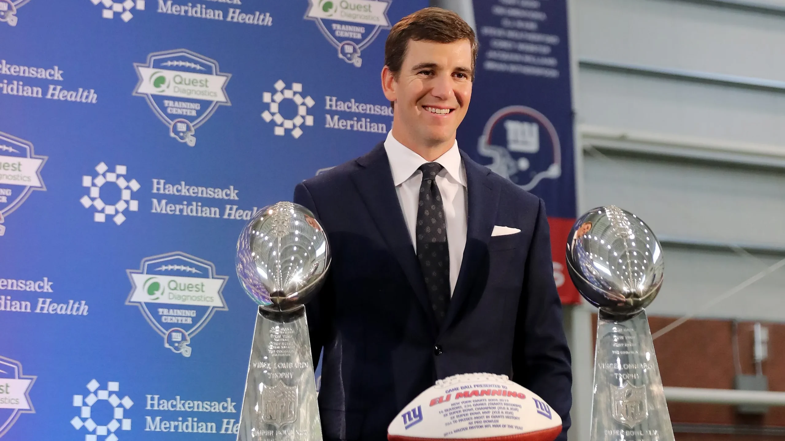 Eli Manning Inspires Giants Players, Reconnecting Team Culture with Legacy, Standards, and Championship Values