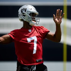 Geno Smith Brings Veteran Calm, Mobility, and Leadership to Revamped Raiders Offense