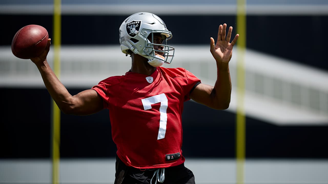Geno Smith Brings Veteran Calm, Mobility, and Leadership to Revamped Raiders Offense