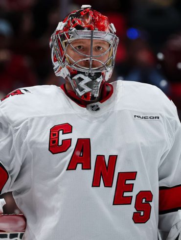 Hurricanes Turn to Andersen’s Experience in Game 4 Gamble to Avoid Sweep by Panthers