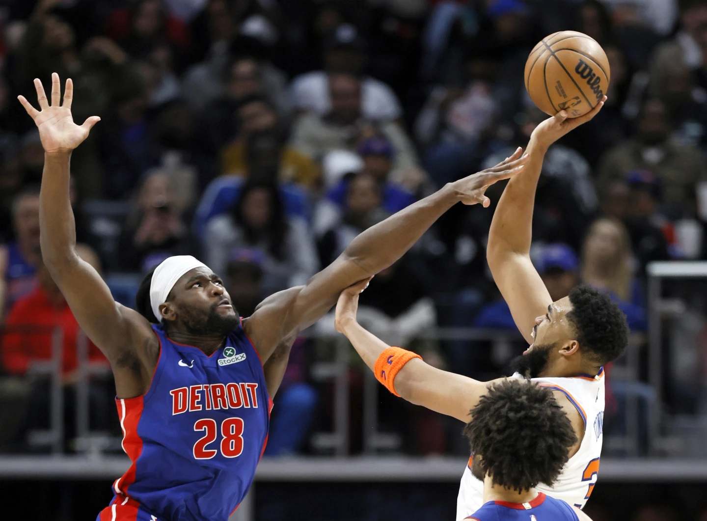 Isaiah Stewart's Knee Injury Tests Pistons' Frontcourt Depth as Duren and Reed Step Up in Playoffs