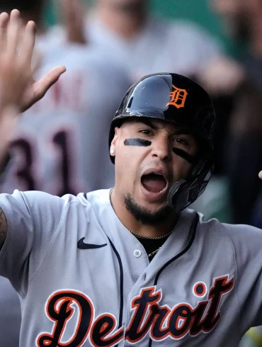 Javier Báez Sparks Tigers’ Comeback, Turning Boos Into Cheers With Late-Inning Heroics