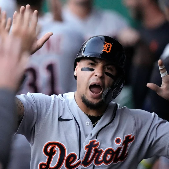Javier Báez Sparks Tigers’ Comeback, Turning Boos Into Cheers With Late-Inning Heroics