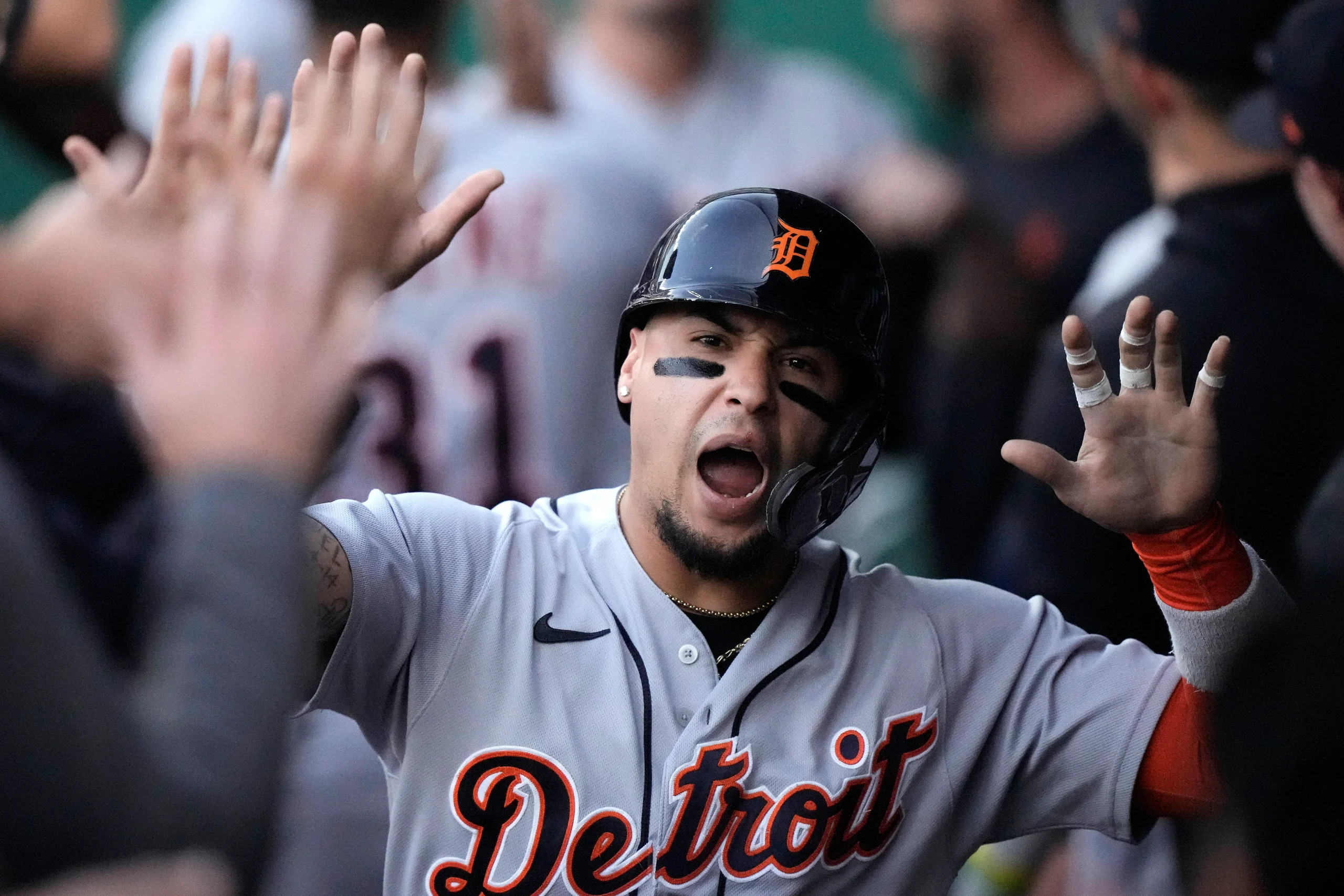 Javier Báez Sparks Tigers’ Comeback, Turning Boos Into Cheers With Late-Inning Heroics