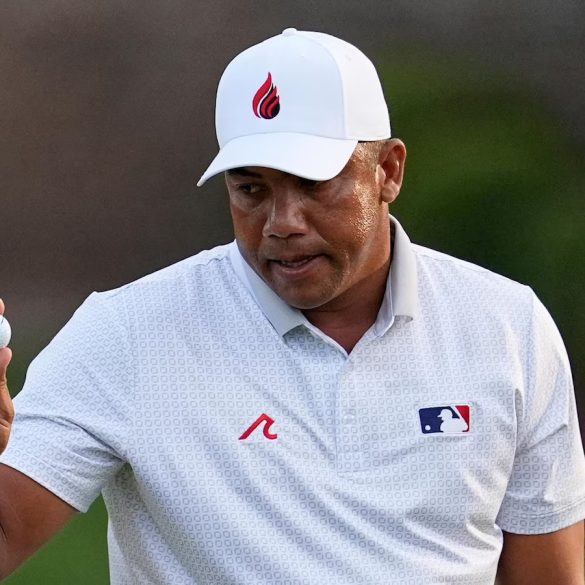 Jhonattan Vegas Surges to Shock Lead as PGA Championship Opens with Star-Studded Struggles