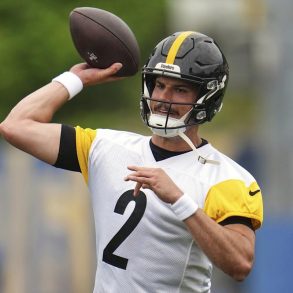 Mason Rudolph Returns to Steelers Steady and Focused Amid Aaron Rodgers Speculation