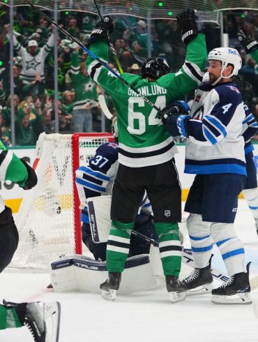 Rantanen Powers Stars Past Jets with Third-Period Surge to Take 2-1 Series Lead