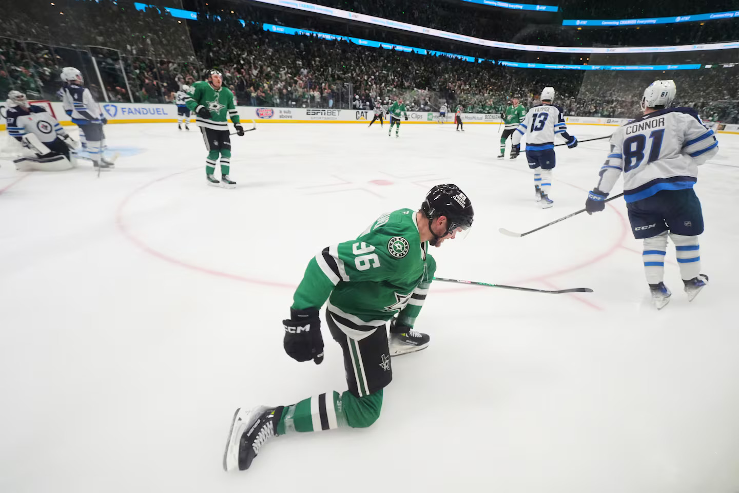 Rantanen Powers Stars Past Jets with Third-Period Surge to Take 2-1 Series Lead