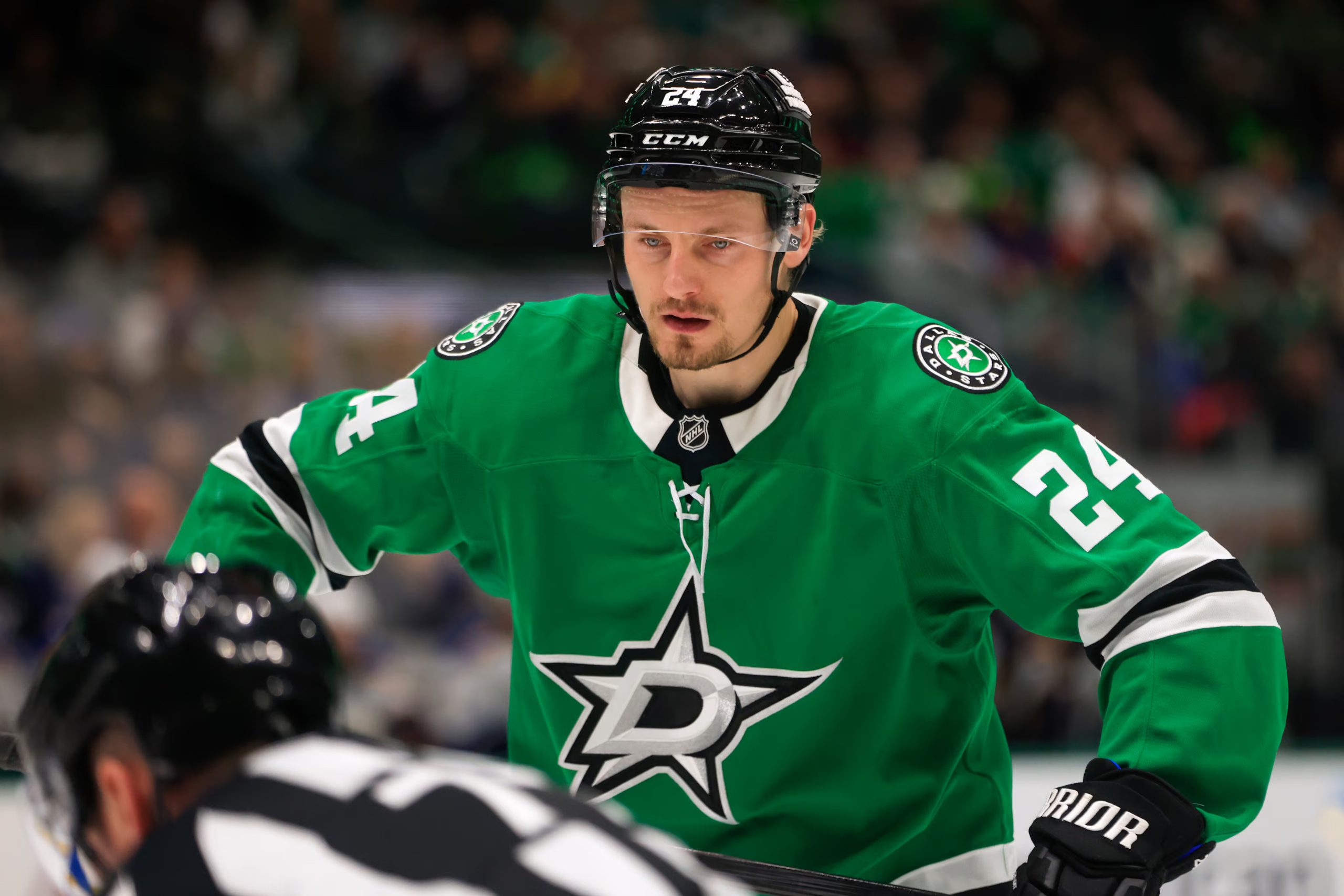 Roope Hintz Returns to Bolster Stars’ Lineup as Dallas Fights to Even Series vs. Oilers