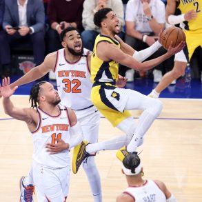 Stan Van Gundy Blasts Knicks' Defense, Urges Fix Before Pacers Gain More Ground
