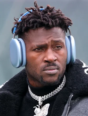 Antonio Brown Claims to Have Left U.S. as Attempted Murder Case Faces Uncertain Future