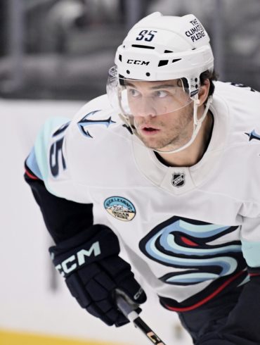 Blackhawks Acquire Burakovsky From Kraken in Trade for Veleno Amid Roster Overhaul