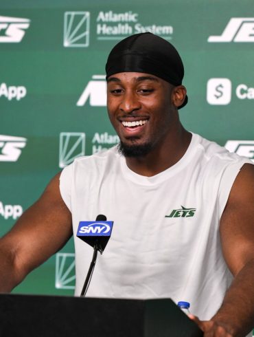 Breece Hall Embraces Pressure as Aaron Glenn Reinforces Jets’ Culture and Future Stability