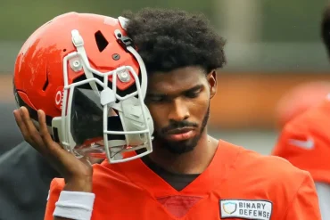Browns Launch Wide-Open QB Competition as Shedeur Sanders Tries to Climb Depth Chart